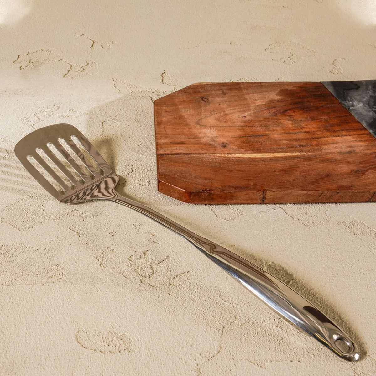 JADE SLOTTED TURNER SILVER H37 CM